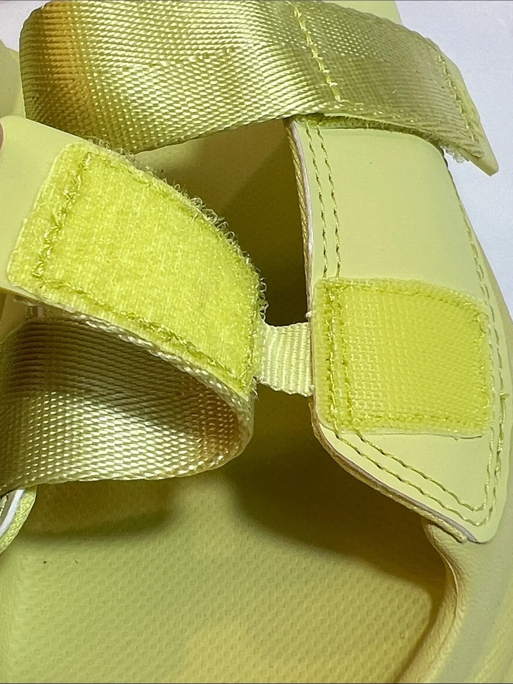 UGG Kids‎ Goldenglow Slide GLDN Yellow Platform Sandals Size 2 Youth New in Box